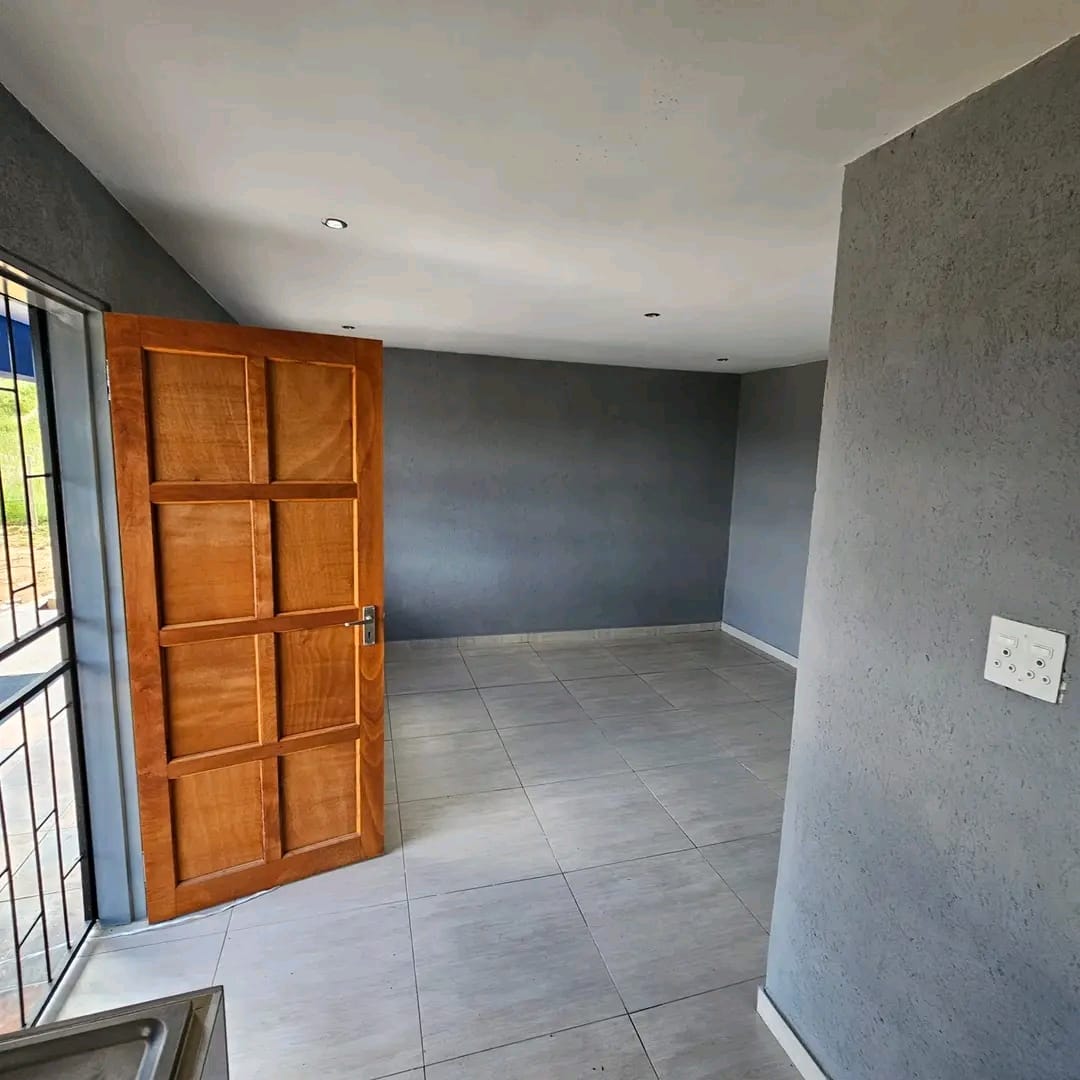 Bachelor Rooms Available - Thekwane North MaRR